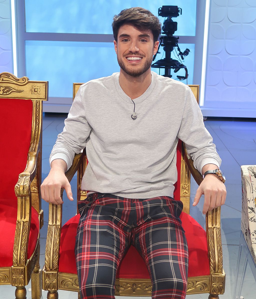 Maestro en inglés y Educación Física, Míster Internacional España 2018 y modelo