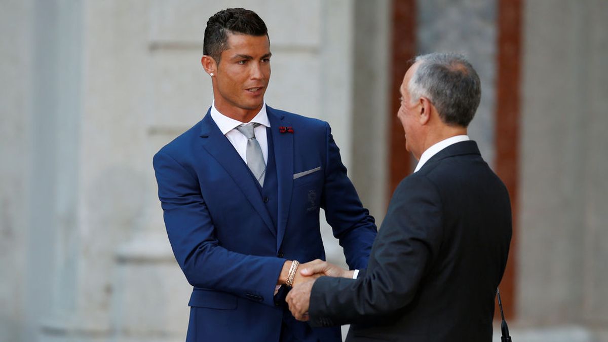 Portugal podría retirar a Cristiano Ronaldo la orden del mérito tras la condena por fraude en España Portugal podría retirar a Cristiano Ronaldo la orden del mérito tras la condena por fraude en España