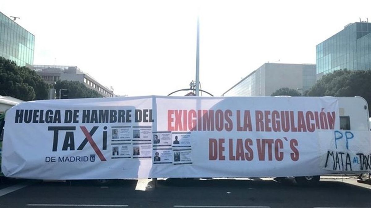 Los taxistas afrontan el sexto día de huelga con una paella familiar y los ánimos de compañeros de otras partes de España