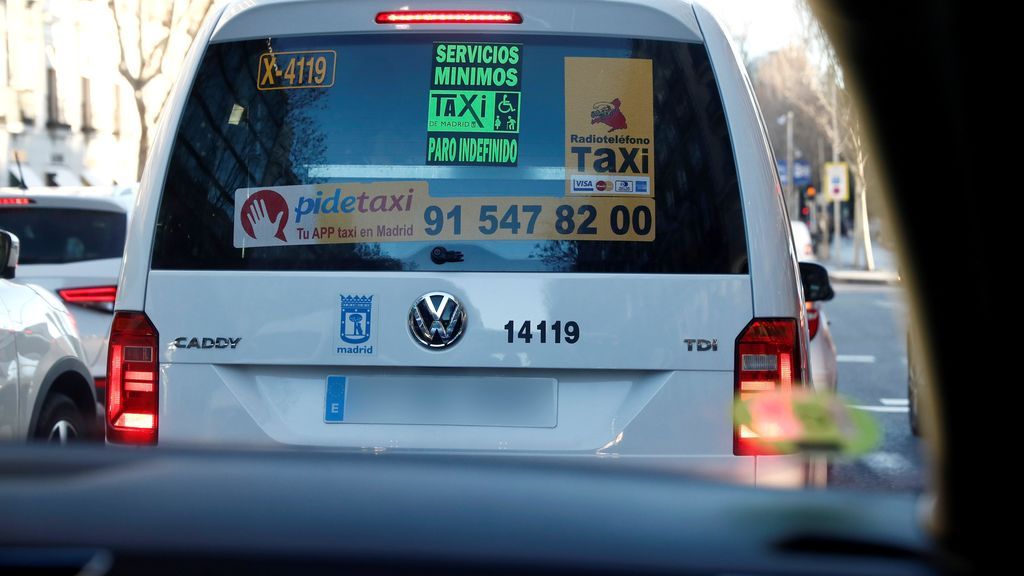 Cortes en la Castellana en el séptimo día de huelga del taxi