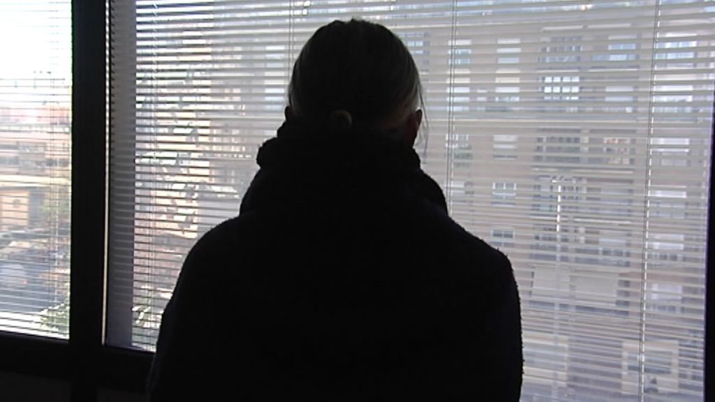 Una soldado víctima de acoso sexual por su superior asegura sentirse "sola, hundida" y "derrumbada"