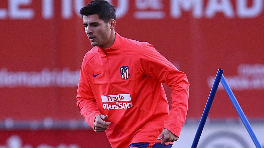 Morata ya entrena como jugador del Atlético a las órdenes de Simeone