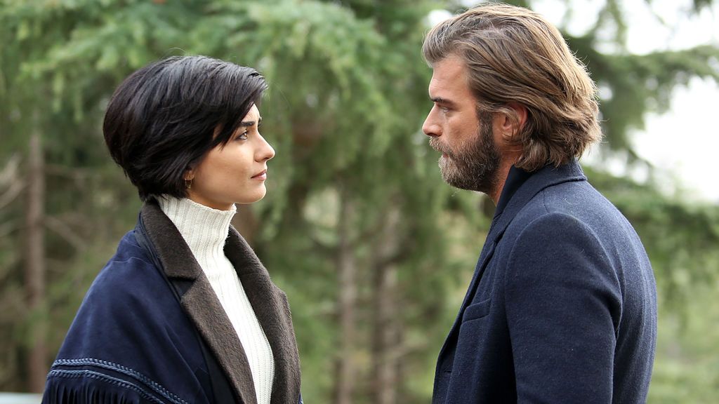 Sühan (Tuba Büyüküstün) y Cesur (Kivanç Tatlitug), protagonistas de 'Sühan: Venganza y amor'.