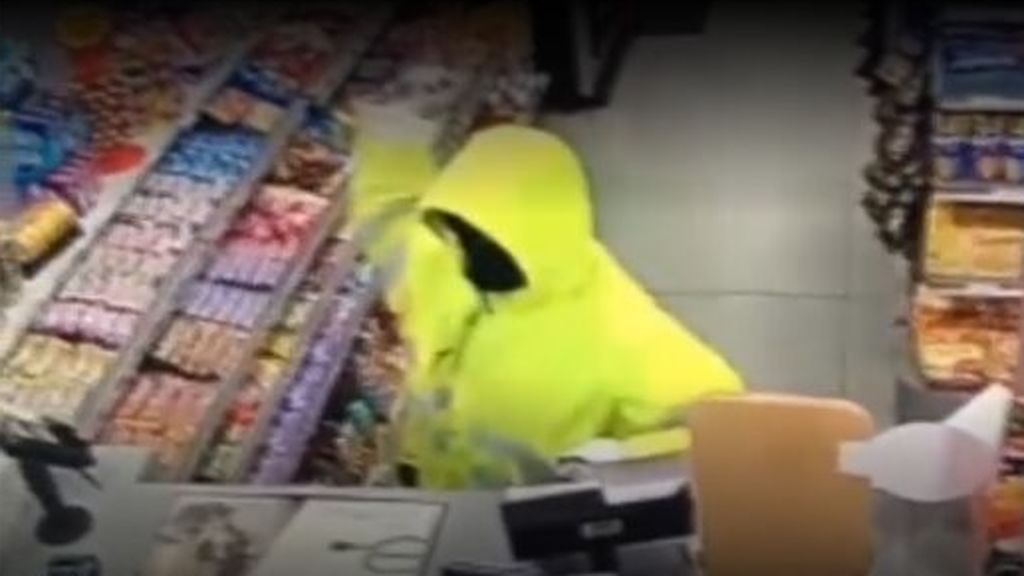 El empleado de una gasolinera se encara ante un atracador violento en Mallorca