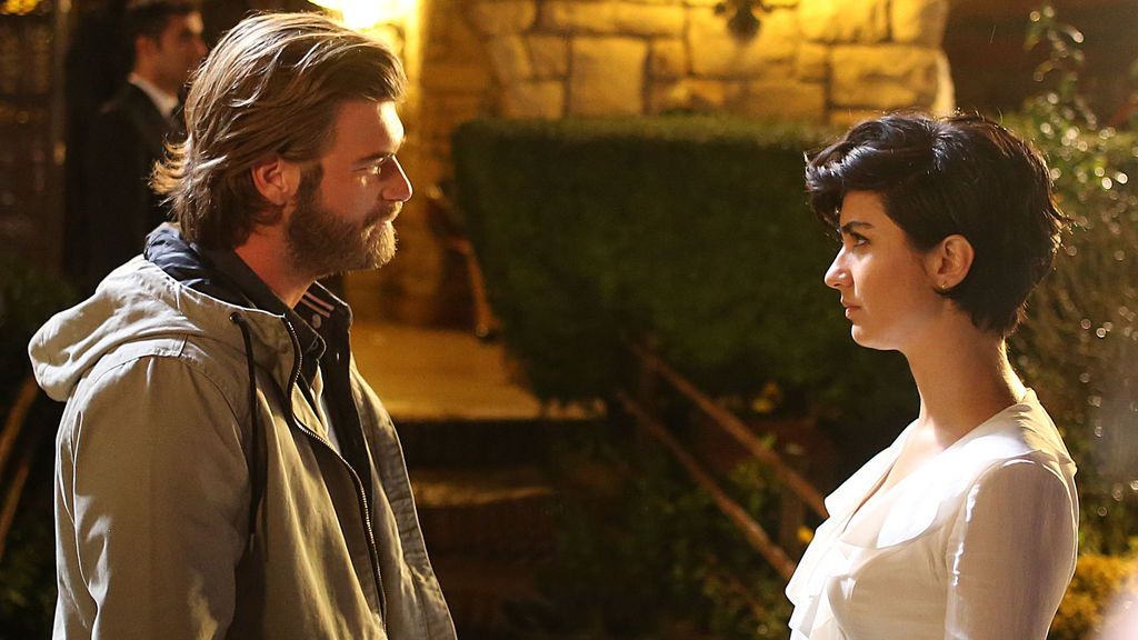 Cesur (Kivanç Tatlitug) y Sühan (Tuba Büyüküstün), protagonistas de 'Sühan: Venganza y amor'.