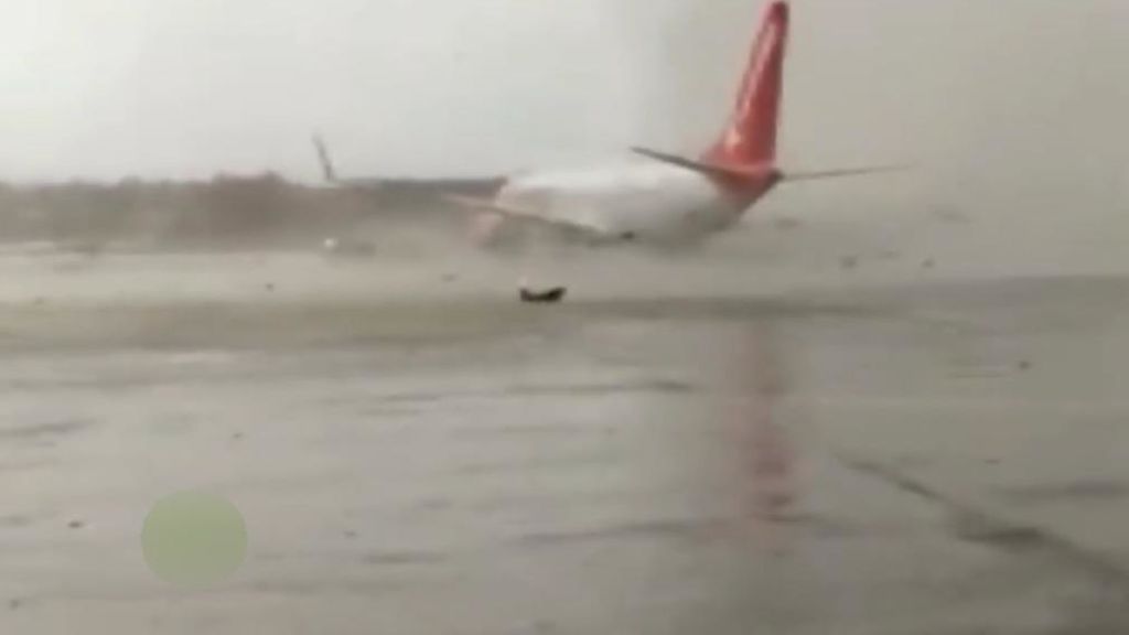 El tornado que mueve aviones en Turquía