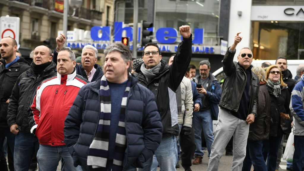 La huelga del taxi en Madrid llega a su octava  jornada con más movilizaciones y un nuevo documento para negociar
