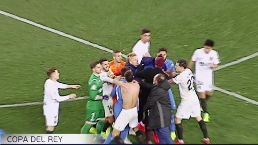 De vergüenza: la lamentable pelea entre jugadores tras la remontada del Valencia al Getafe
