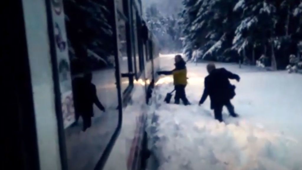 Los pasajeros del canfranero bloqueados por la nieve