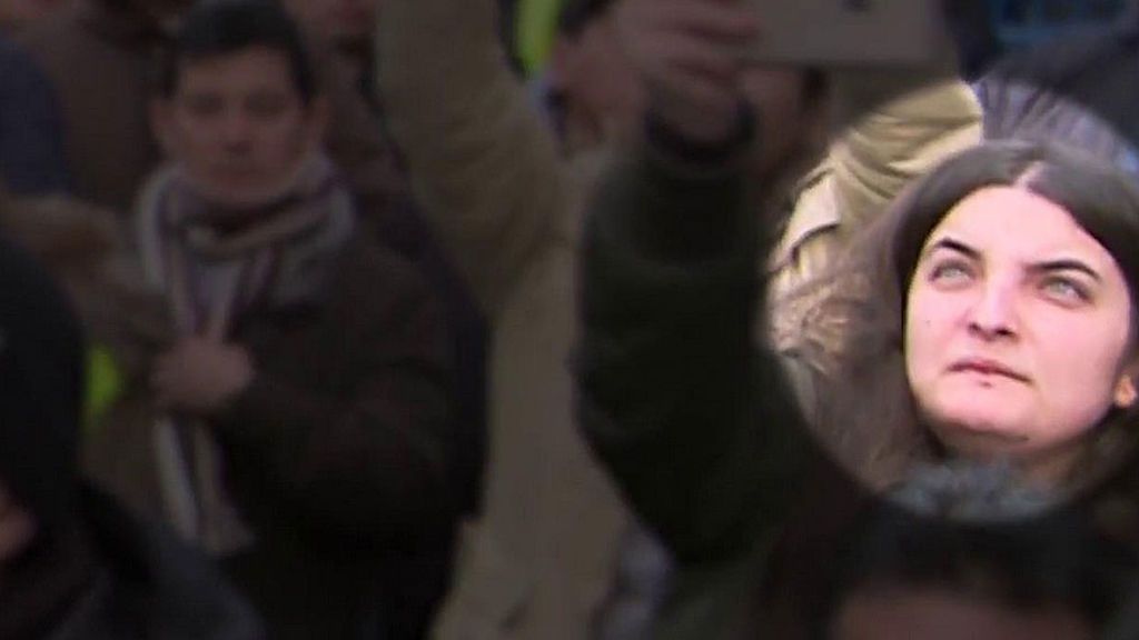 La hija de Zapatero, o su doble, en la manifestación de los taxistas