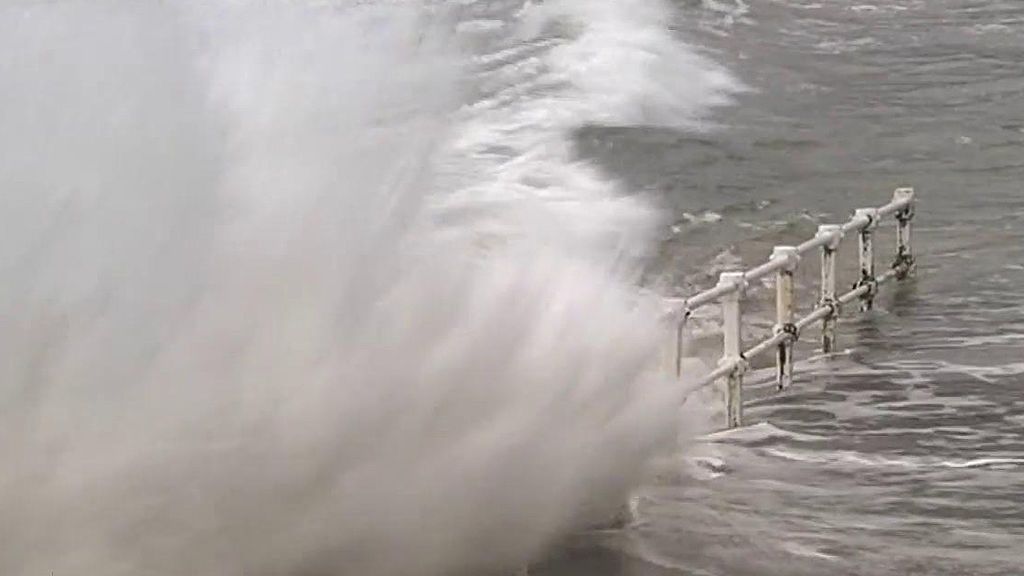 Las imágenes más impactantes de la ciclogénesis explosiva que azota el norte de España