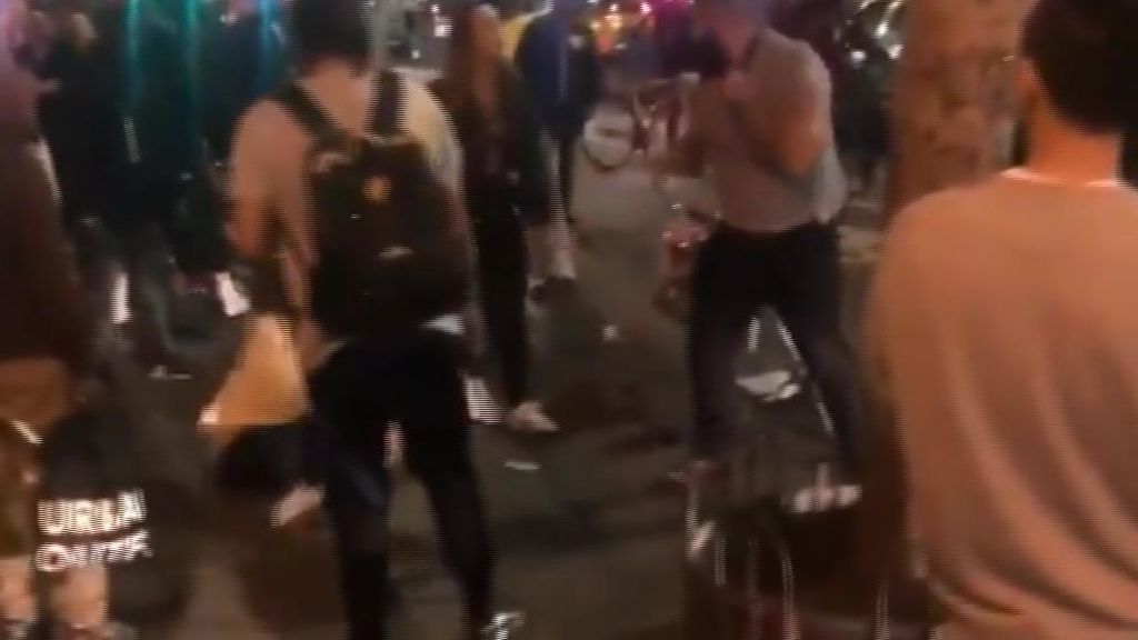 Se busca al hombre que agredió brutalmente a dos mujeres en plena calle en EEUU