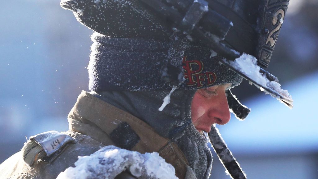Tiritando y con un frío que cala hasta los huesos: así está EEUU