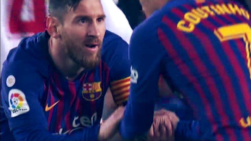 El gesto de Messi con Coutinho para que tirase el penalti ante el Sevilla
