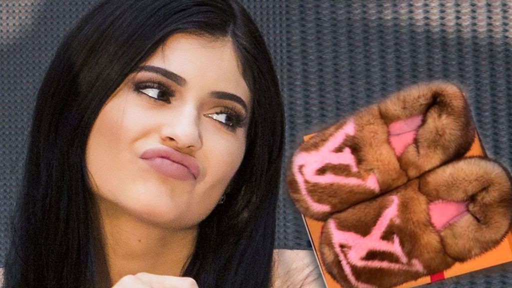 Kylie Jenner se gasta 1450€ en unas zapatillas para estar en casa