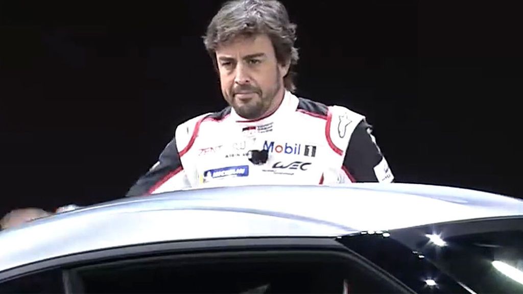 Fernando Alonso presenta el nuevo Toyota Supra