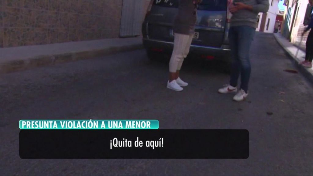 El clan que intentó quemar a la niña que denunció a su tío amenaza a un reportero de 'AR'