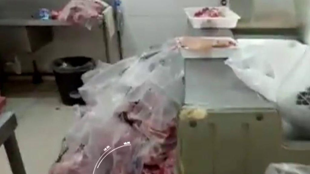 La carnicería de los horrores: Vendían a dos euros carne congelada y sin etiquetar