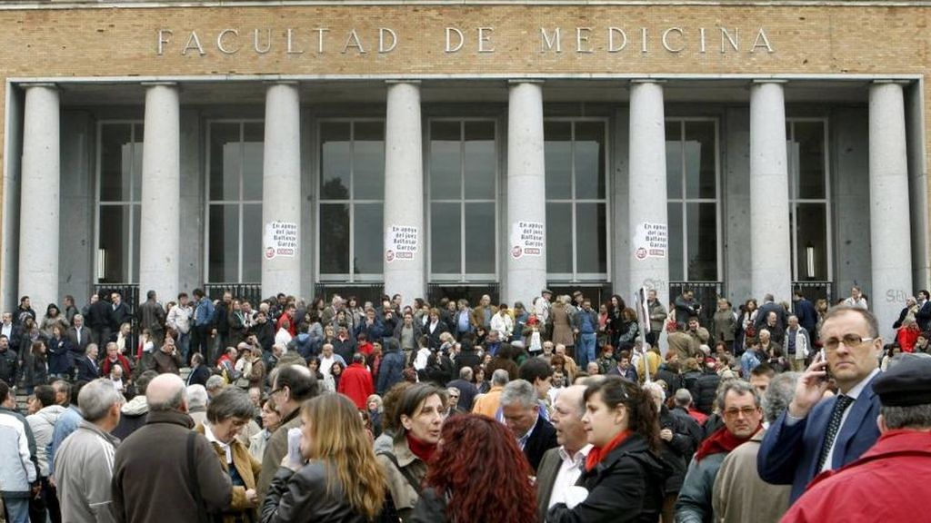 Muchos médicos para tan pocas plazas de MIR: radiografía de una sanidad en crisis