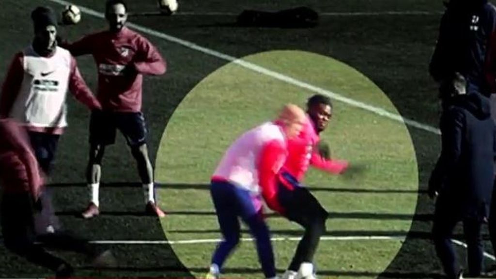 El duro golpe que Thomas le da a Mollejo en la cara