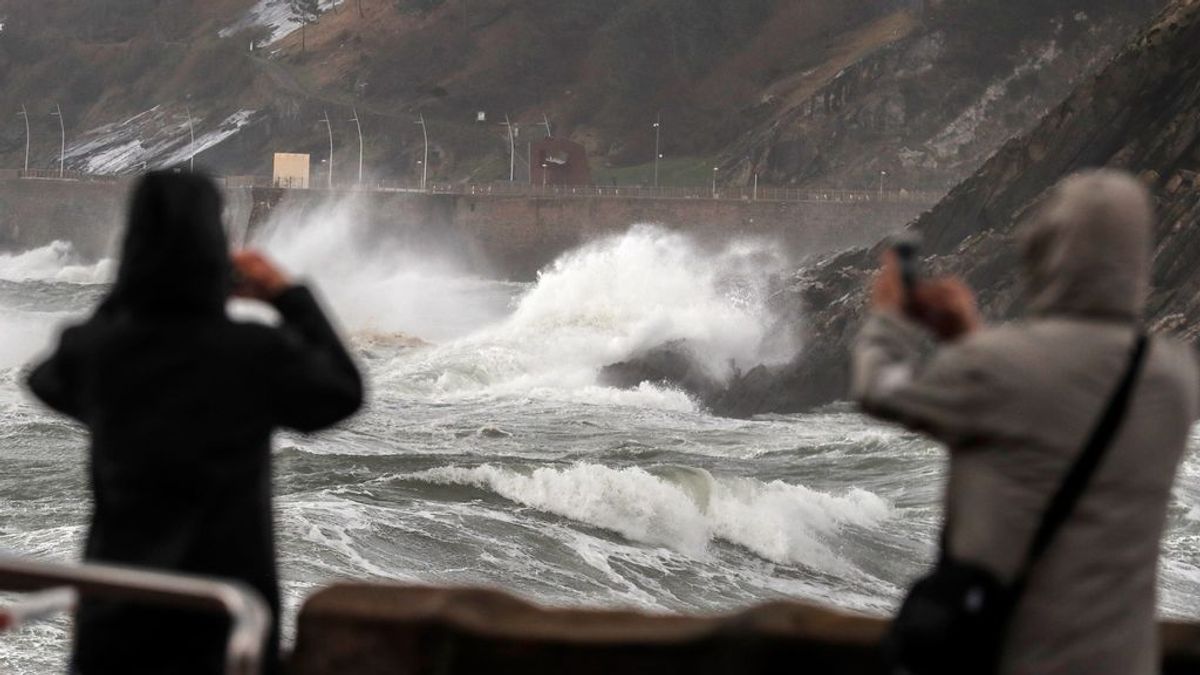 Grandes olas y fuertes vientos en el País Vasco