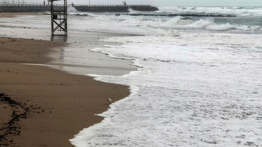 Espuma creada en el mar por la borrasca Helena