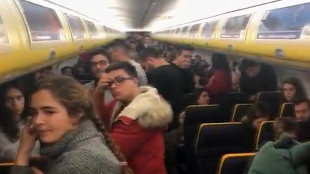 El infierno que 200 pasajeros vivieron en un avión de Ryanair