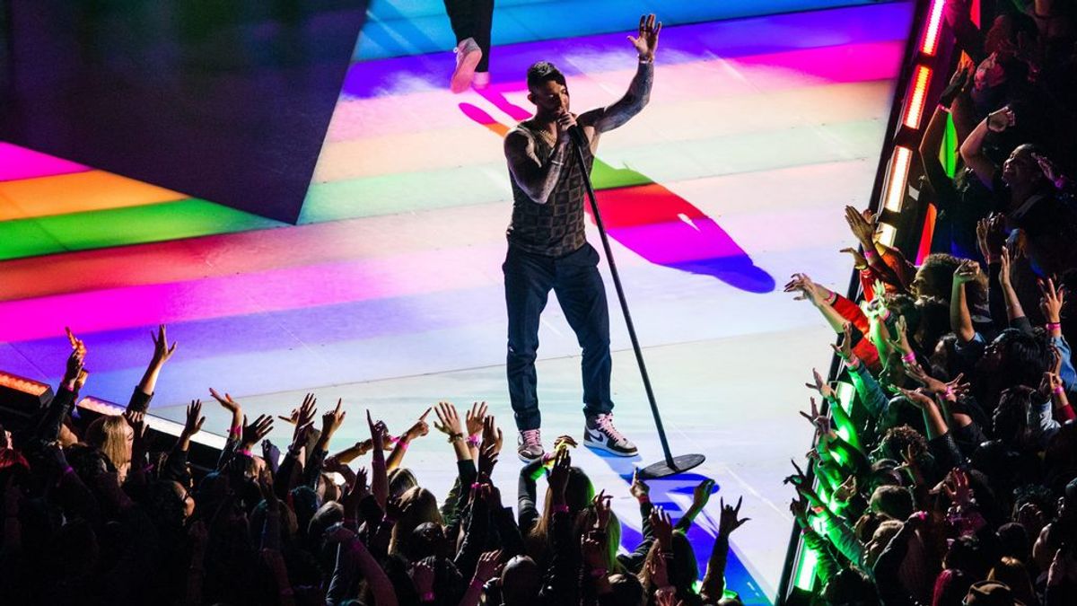 La camiseta de Adam Levine en la Superbowl tiene truco: ¿de qué está hecha?