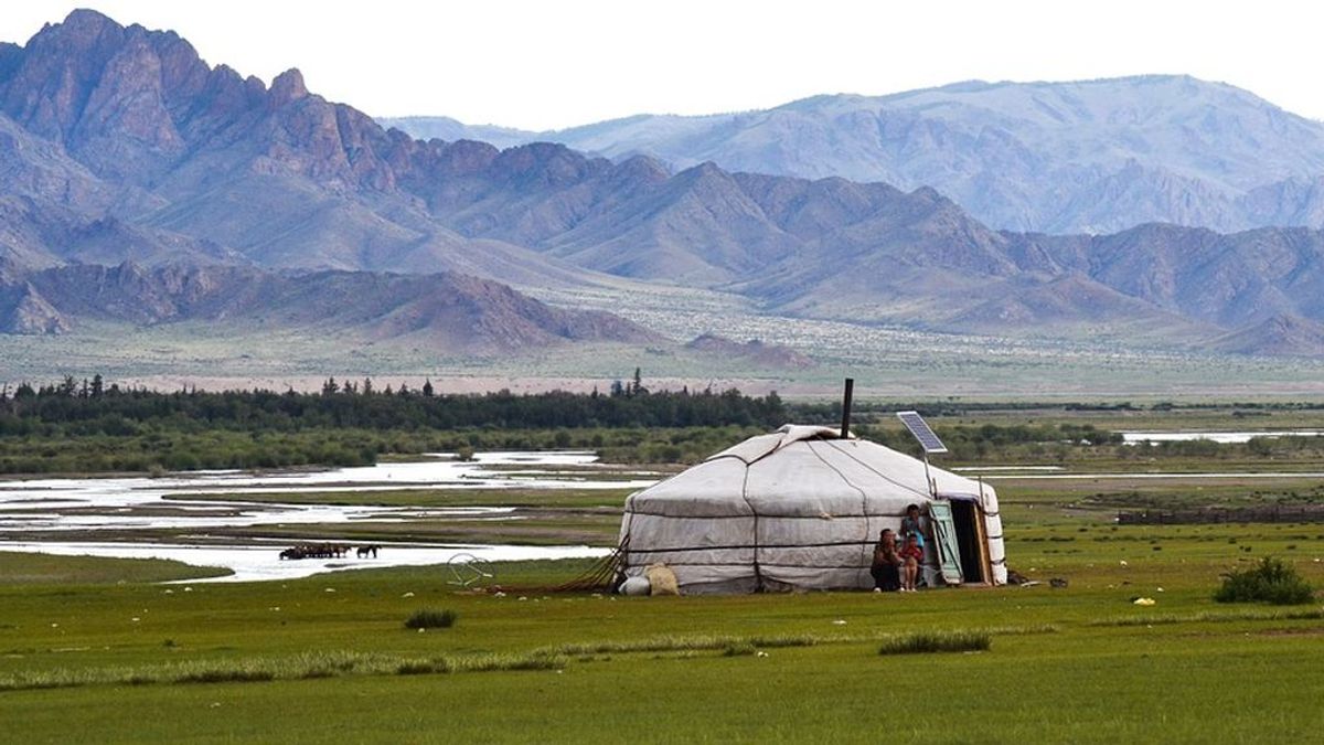 Envían a los niños al campo para que no respiren aire contaminado en Mongolia