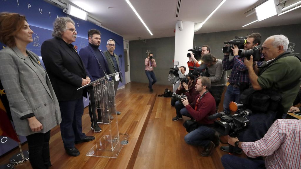 Los independentistas al PSOE: “No nos intenten hacer mobbing' con la amenaza del tripartito de derechas" Los independentistas al PSOE: “No nos intenten hacer mobbing' con la amenaza del tripartito de derechas"