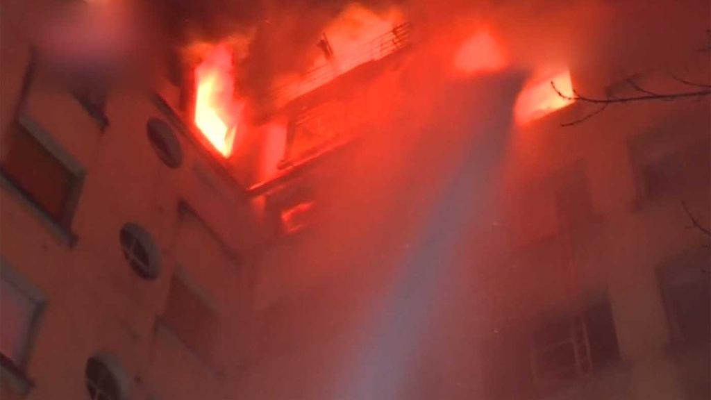 Siete muertos y una treintena de heridos en el incendio de un edificio en París