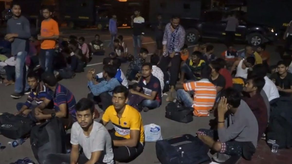 Hallan a más de 200 migrantes  "famélicos" dentro de dos tiendas en Indonesia