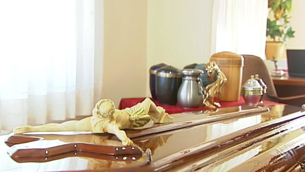 La funeraria de Valladolid usó las tapas de los ataúdes para introducir algunos cadáveres en el crematorio