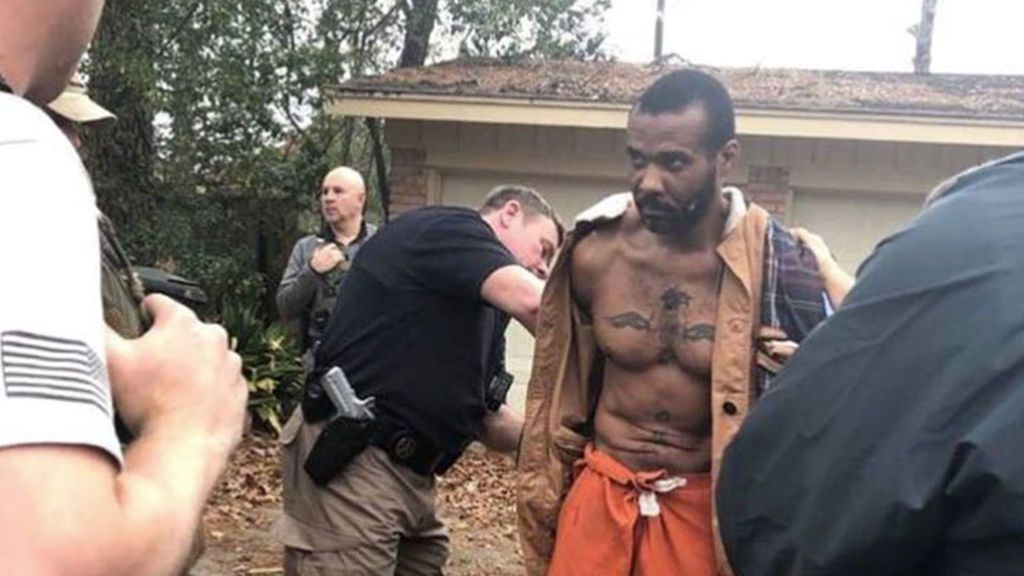 Un luchador de MMA acusado de tres asesinatos se escapa del furgón policial camino de prisión Un luchador de MMA acusado de tres asesinatos se escapa del furgón policial camino de prisión
