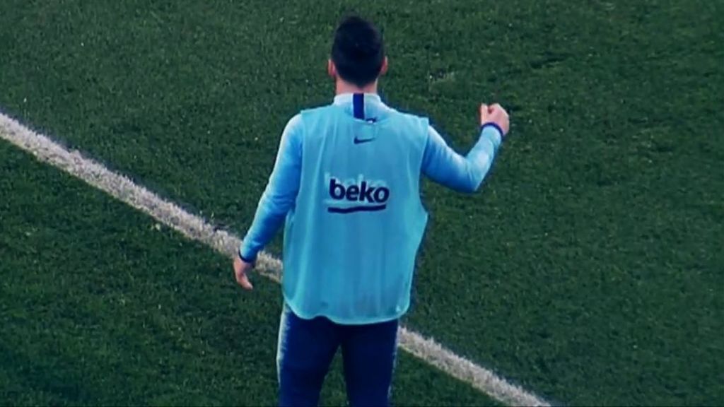 La reacción de Messi con el gol de Malcom mientras calentaba en la banda