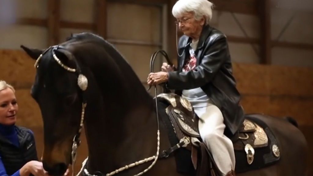 La ilusión no tiene edad: con 97 años, cumple su deseo de volver a montar a caballo