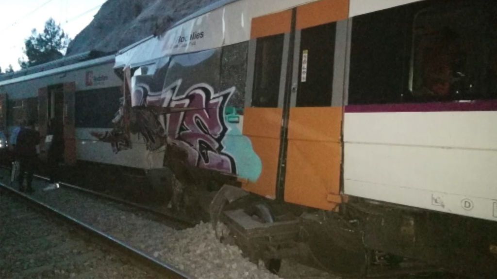 Choque mortal entre dos trenes en Barcelona: “Hemos salido volando, han empezado a sacar gente con piernas rotas”