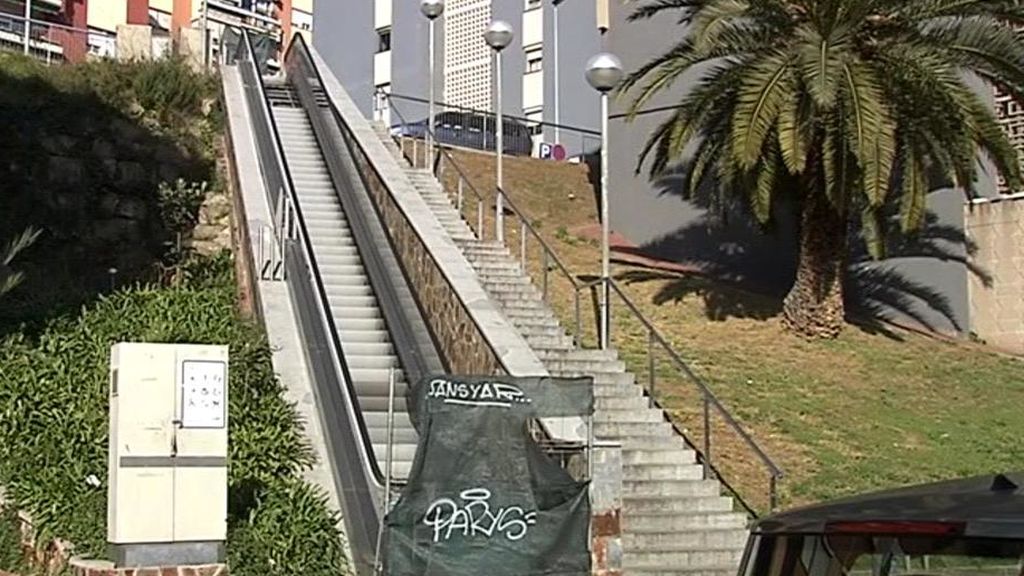 Una escalera mecánica estropeada, motivo de la ira de un barrio