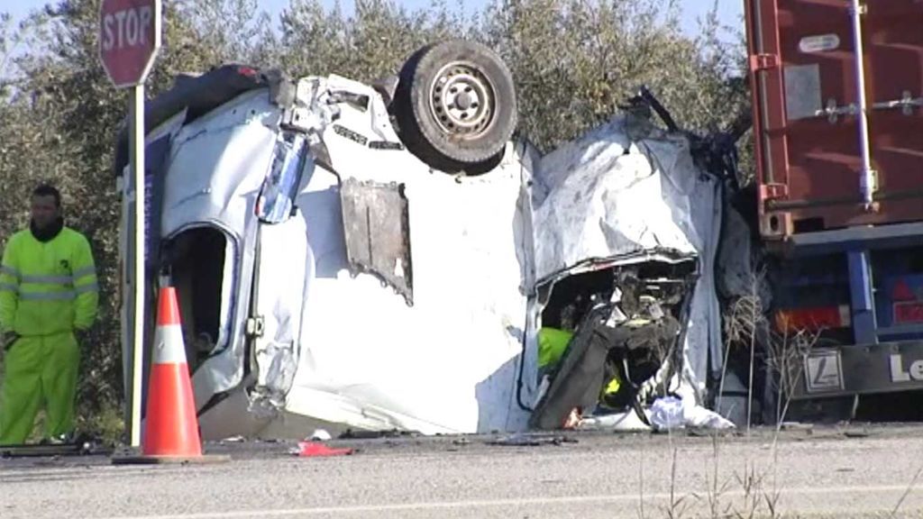 Investigan por homicidio imprudente al conductor del camión del accidente en el que murieron cinco trabajadores en Sevilla