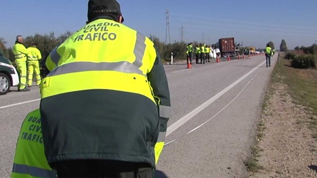 Investigan si el conductor del camión del accidente de Sevilla en el que murieron cinco personar invadió el carril contrario