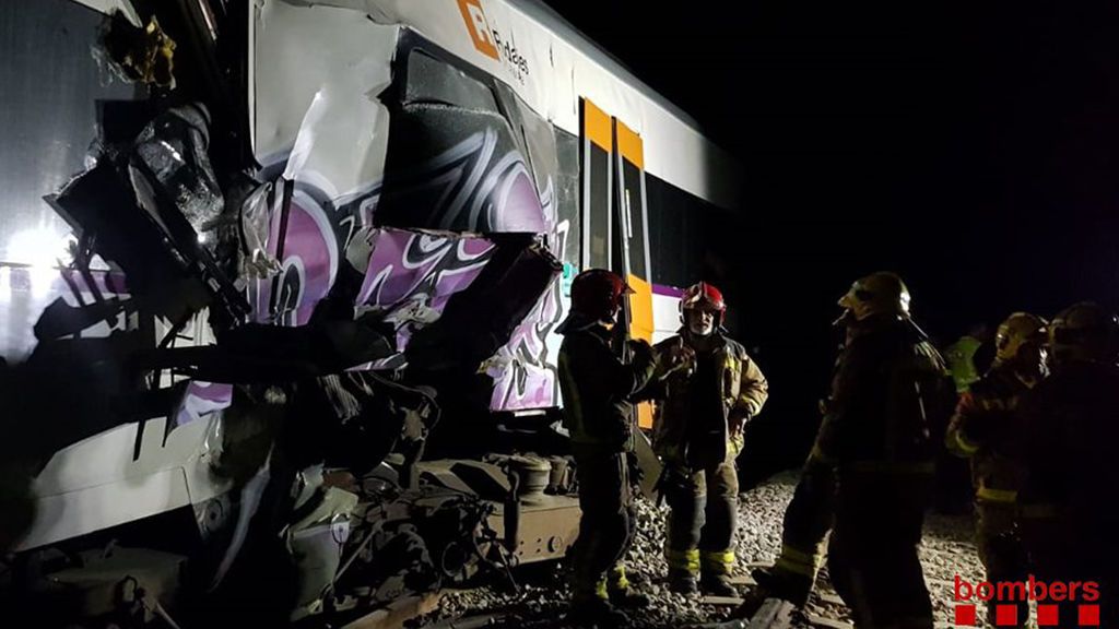Dos trenes chocan en Barcelona provocando la muerte de una maquinista y casi 100 heridos