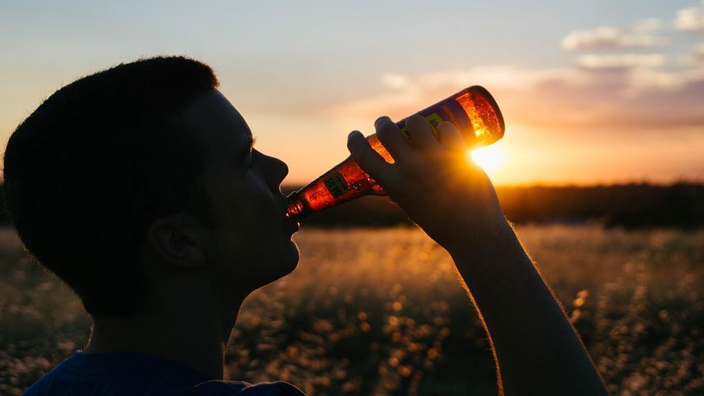 drinking-925288_960_720