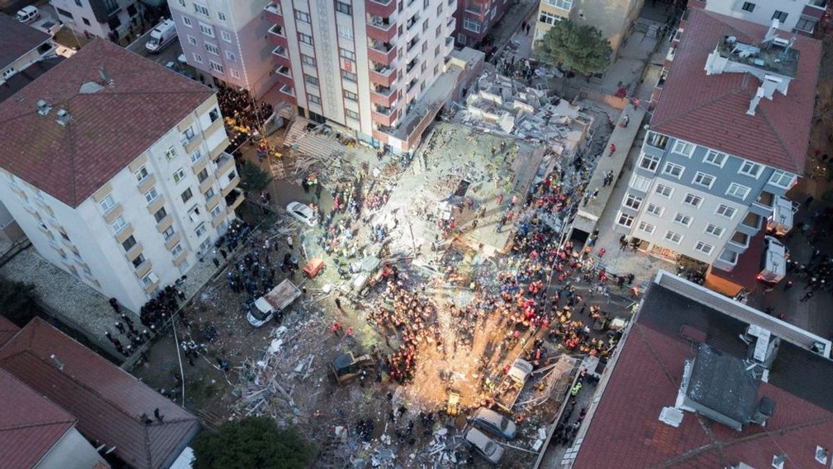 16 muertos por el colapso de un edificio en Estambul