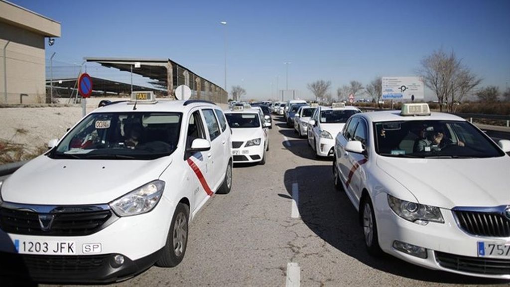 Nueva concentración de taxistas en Madrid por la  "uberización de los servicios públicos"