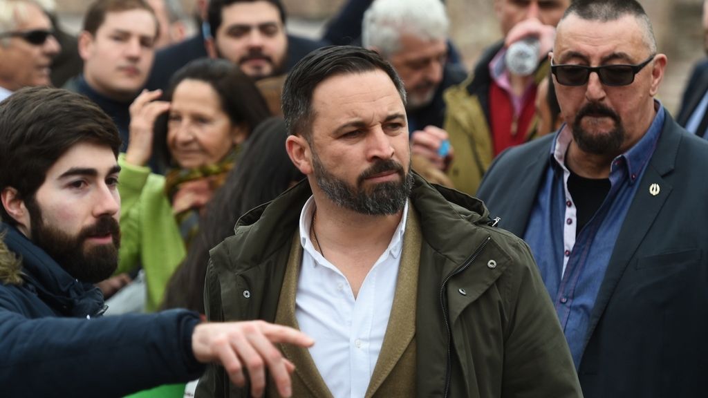 'Por una España unida': la manifestación en Colón contra Sánchez, EN IMÁGENES