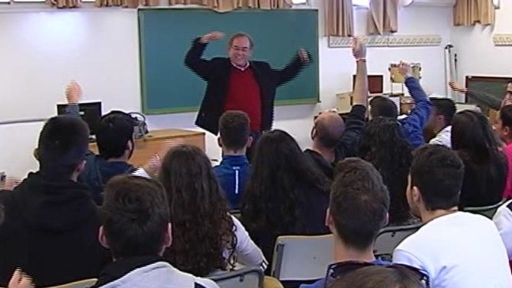 Las redes sociales disparan el éxito de un profesor de música infantil