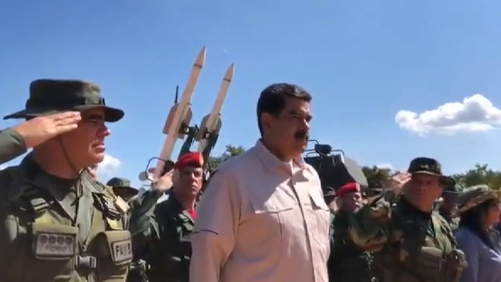 Maduro exhibe su fuerza con militares y civiles de la milicia bolivariana