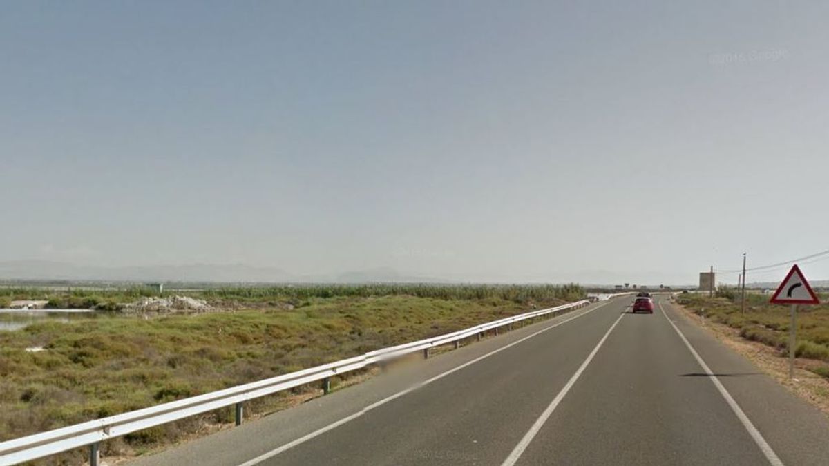 Un fallecido y tres heridos tras colisionar dos coches y dos motos en Santa Pola (Alicante)