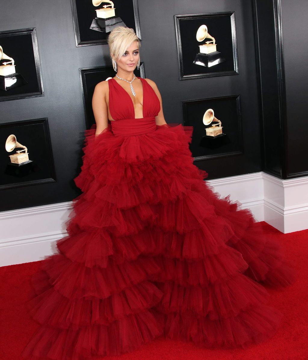 Bebe Rexha con vestido de Monsoori