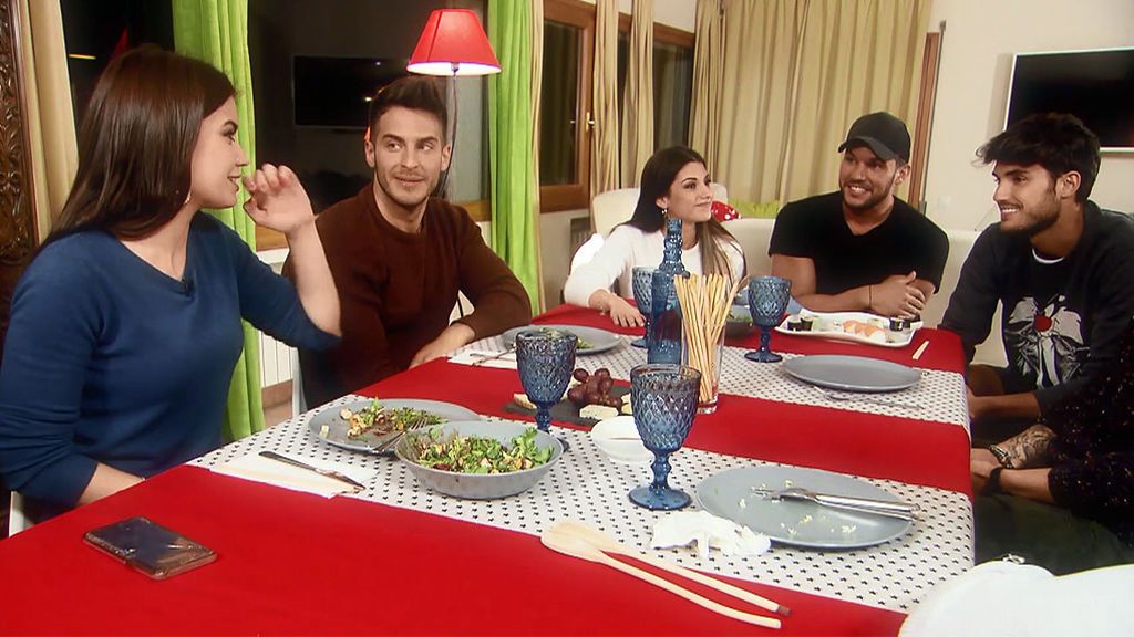 La cena concurrida de Noelia en la casa: invitó a Manu y Héctor